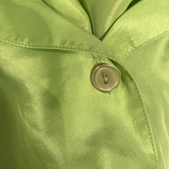 DVF DIANE VON FURSTENBERG size L 100% Silk light green blouse in Excellent cond. - Picture 5 of 7